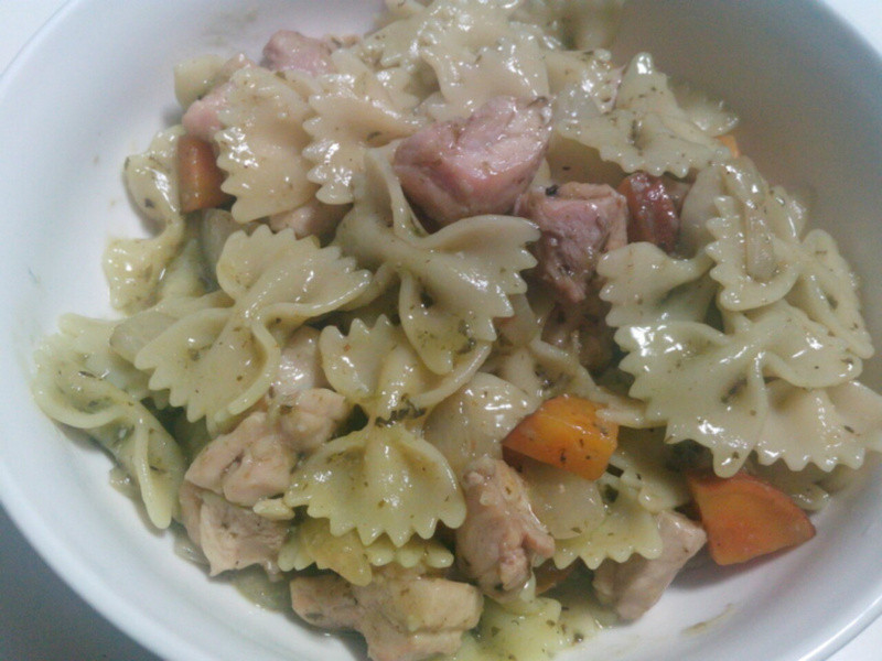 青酱排毒嫩鸡义大利面的做法