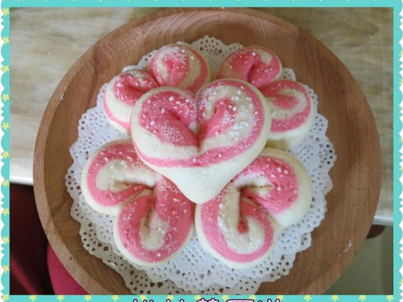 草莓双色白面包的做法