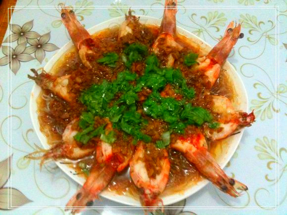 蒜蓉粉丝蒸虾 。的做法