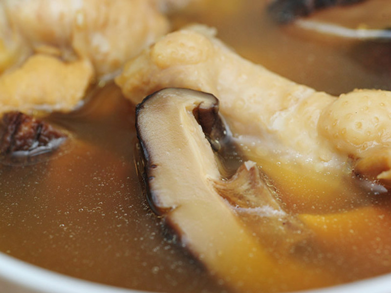 《料理好好玩》药炖香菇鸡汤轻松煮!的做法