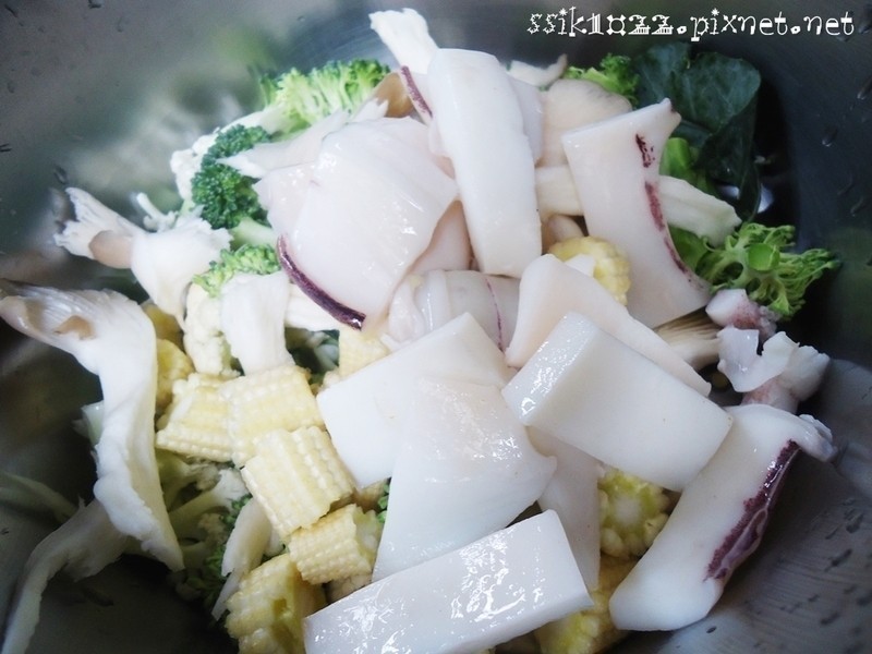 咖哩海鲜刀削面 ? 可果美咖哩火锅高汤的做法