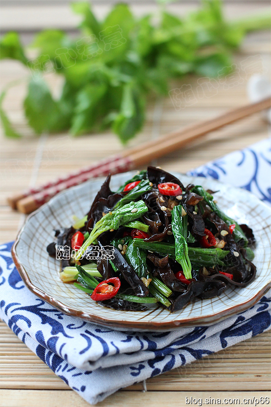 ���ռ�����ʳ��2��������Ҷ��ľ��������