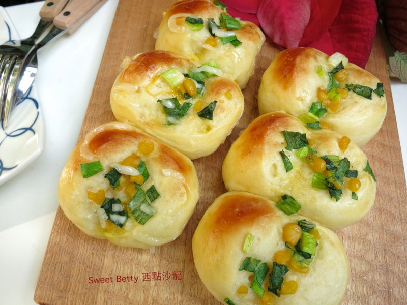 葱花玉米面包的做法