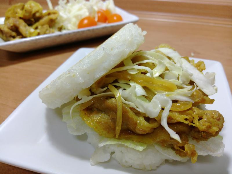 姜黄烧肉米汉堡的做法