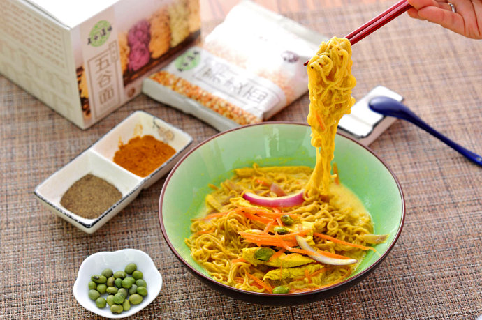 一碗面告别春困:祛湿开胃的咖喱鸡丝荞麦面的做法