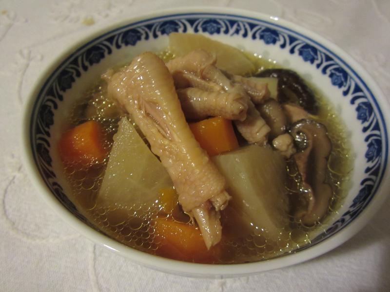 萝卜香菇炖凤爪的做法