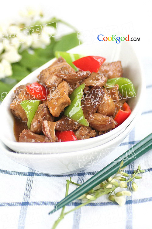 青红椒烧仔鸡的做法