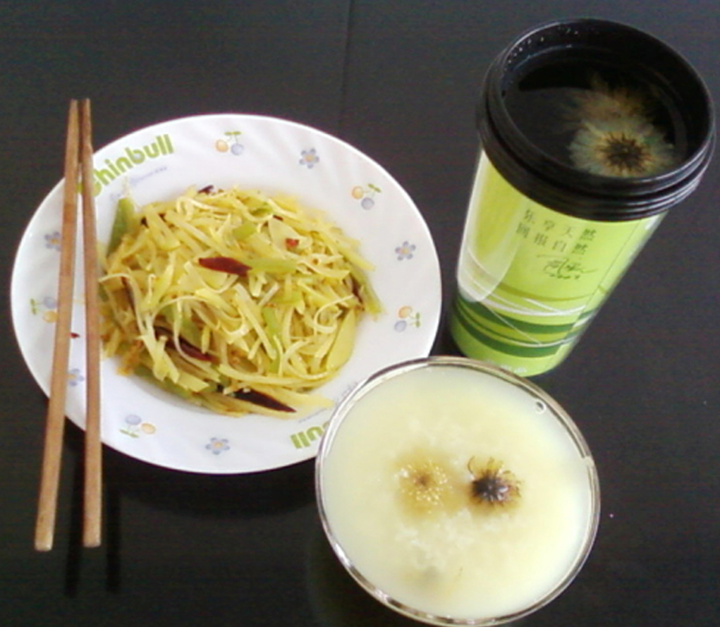 酸辣清炒双色土豆丝—简约清心早餐的做法