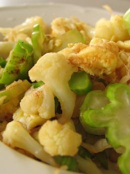 白胡椒双色菜花炒蛋的做法