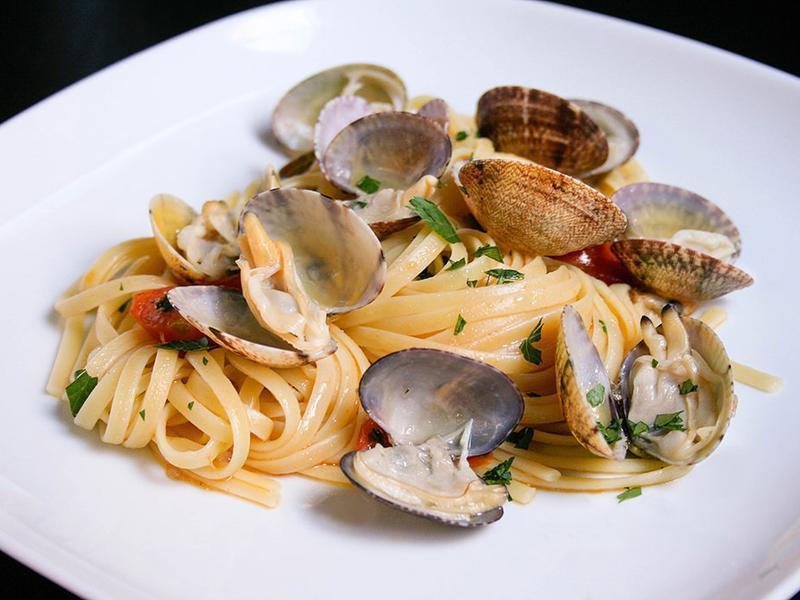 经典!义大利蛤蛎面(小番茄友情客串)的做法