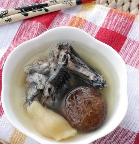 补充胶原蛋白的“海洋人参”——花胶乌鸡汤的做法