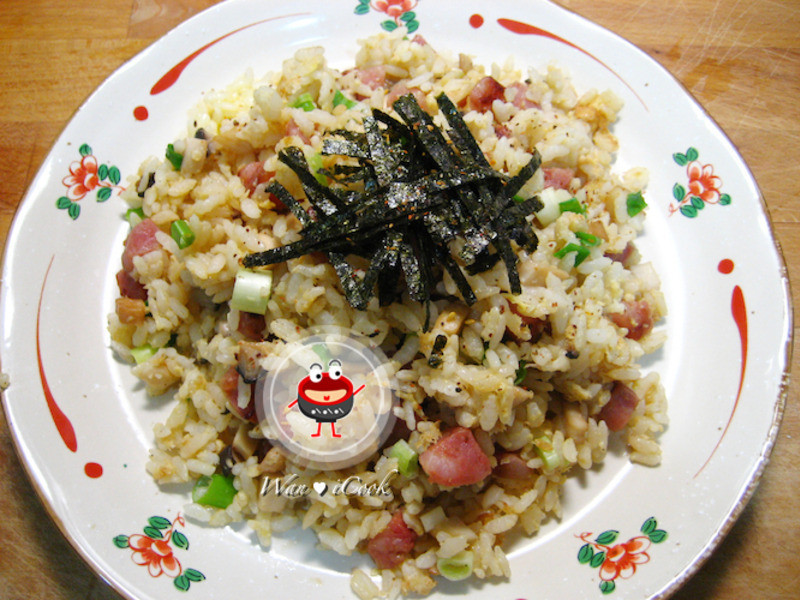 黄金香肠菇菇蛋炒饭的做法