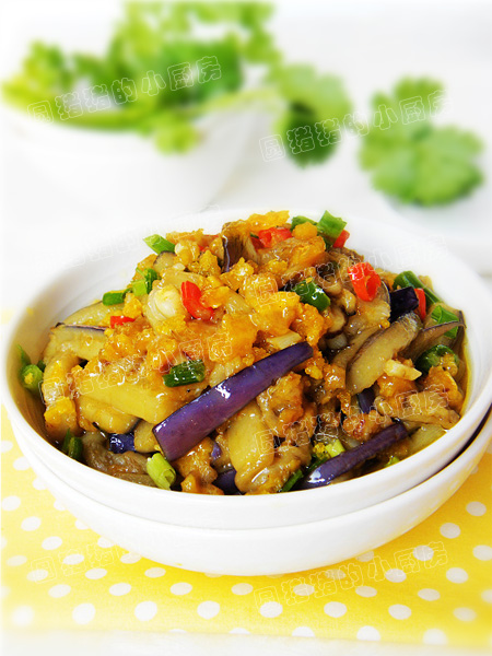 湖南风味菜:咸蛋黄烧茄子的做法