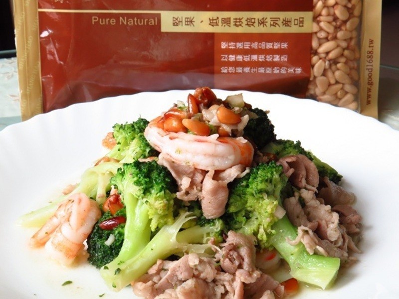 松子鲜虾佐青酱的做法