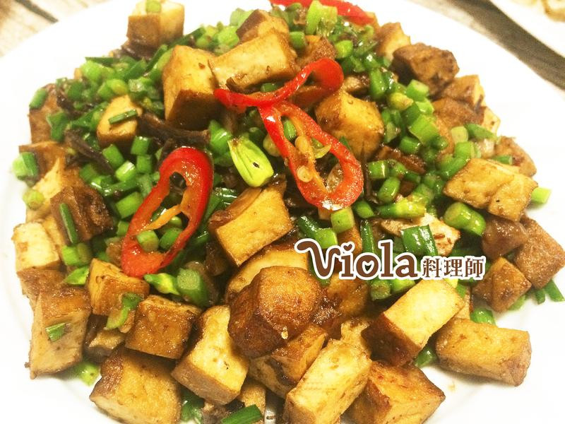 XO酱炒豆干韭菜花的做法