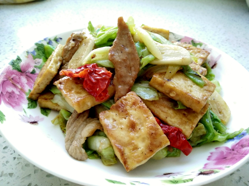 甘蓝豆腐炒肉的做法