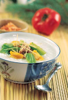 芥菜咸蛋鸭肉粥的做法