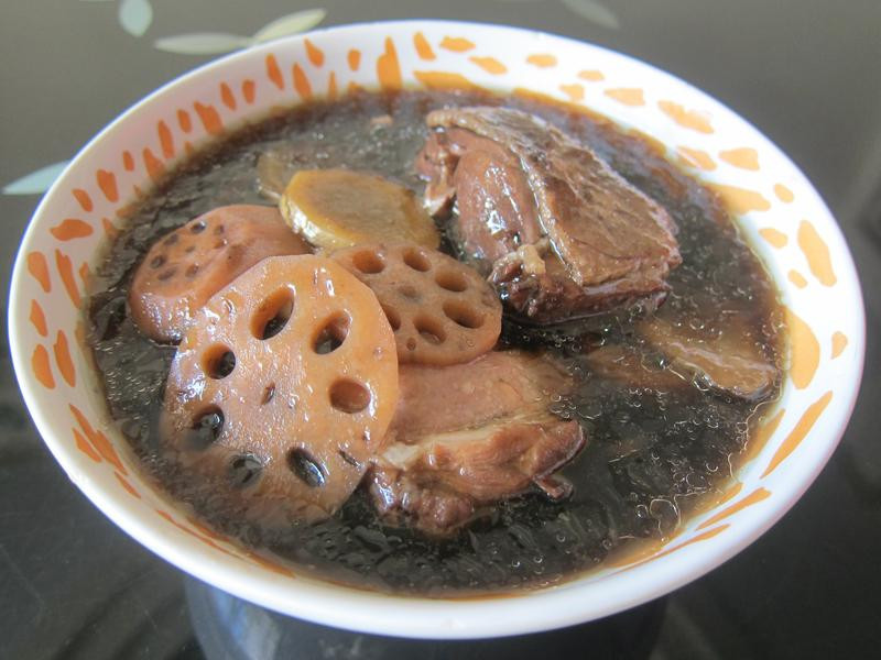 创意仙草莲藕鸡汤的做法