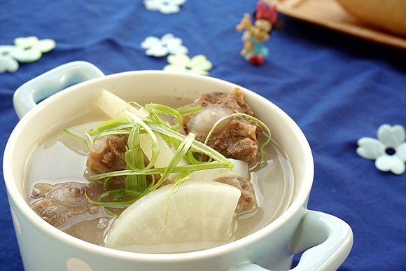 温而不燥的萝卜牛尾清汤的做法