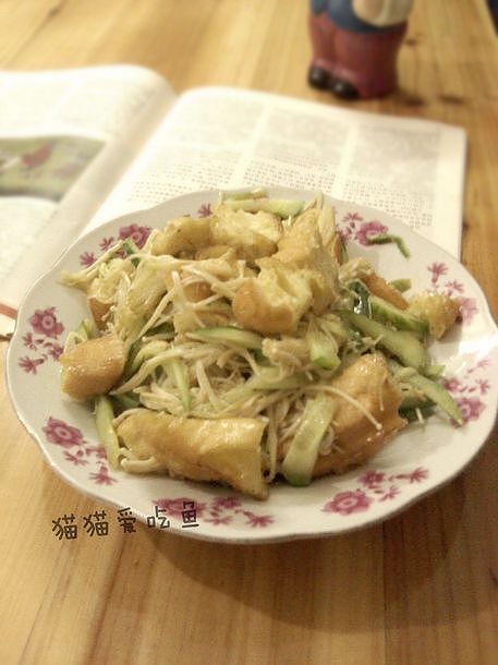 油条创意吃法----金针菇炒油条的做法