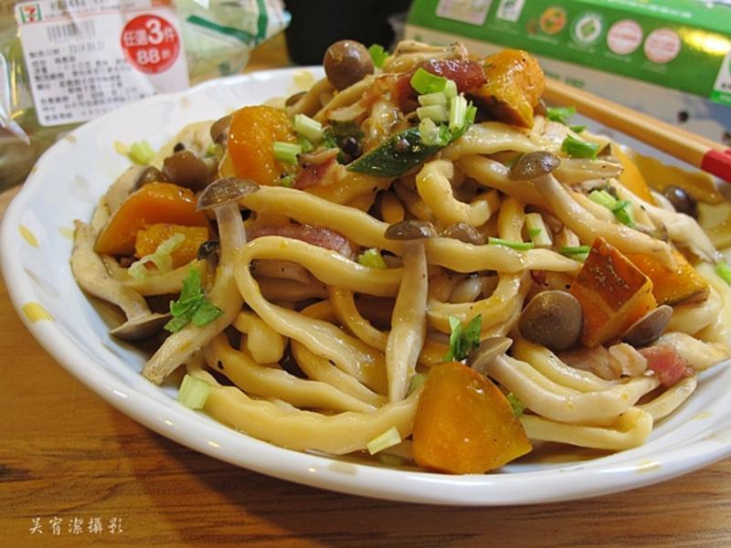 培根鲜蔬手工面的做法