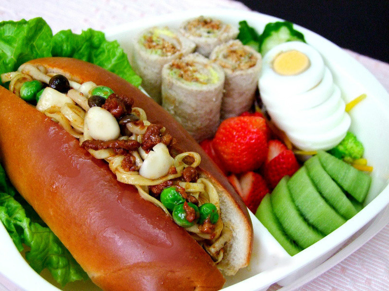 肉酱炒面面包的做法