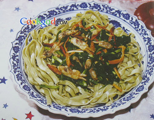 三鲜菠菜面的做法
