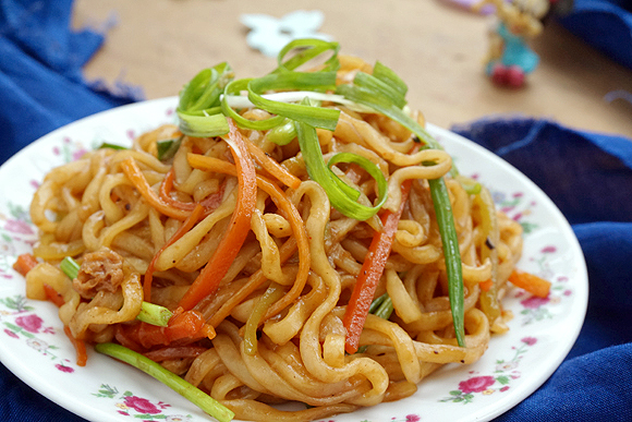 炸酱炒方便面的做法