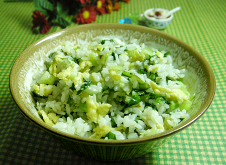 青菜鸡蛋炒饭的做法