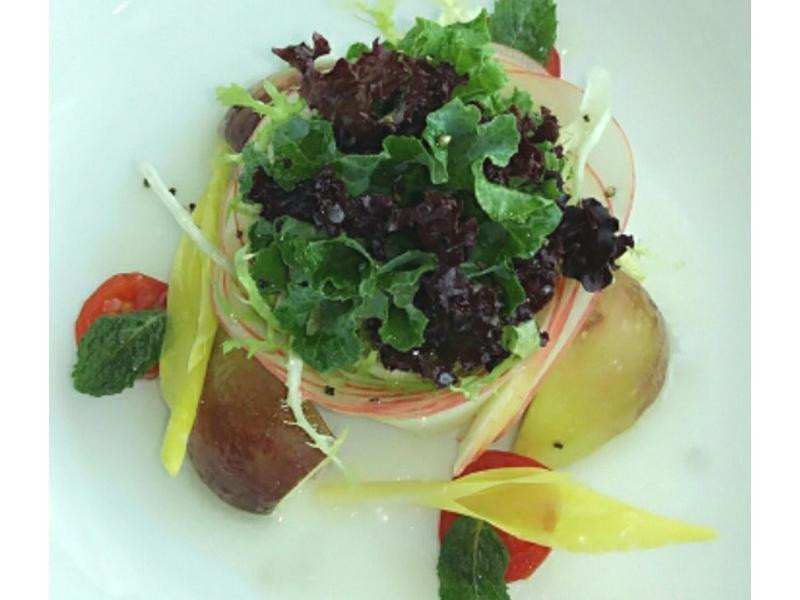 无花果羽衣甘蓝沙拉苹果油醋酱汁的做法