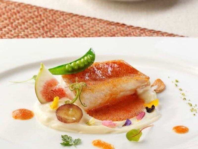 嫩煎鲂鱼佐辣味蛋黄酱与螯虾茄汁的做法