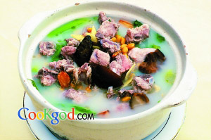 芥菜黄豆排骨汤的做法