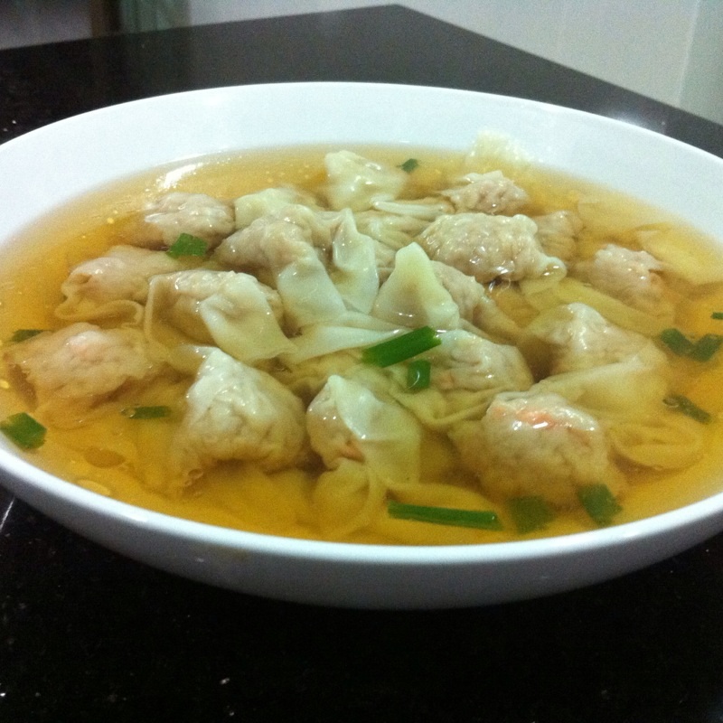 我家早餐^_^鲜虾猪肉云吞的做法