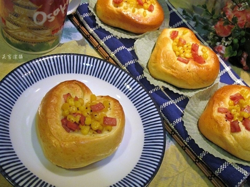 火腿玉米面包的做法