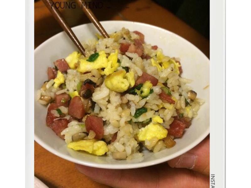 香菇腊肠蛋炒饭的做法