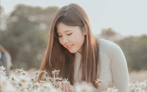 有时候很忧愁未来的生活,不想做家庭主妇,又想顾到家庭