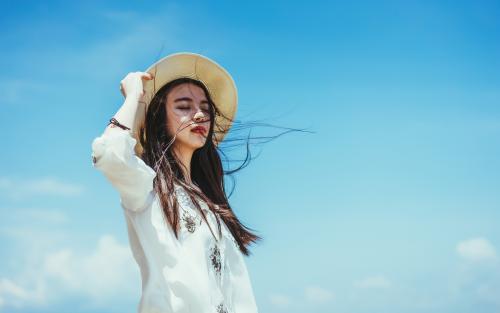 有时候很忧愁未来的生活,不想做家庭主妇,又想顾到家庭