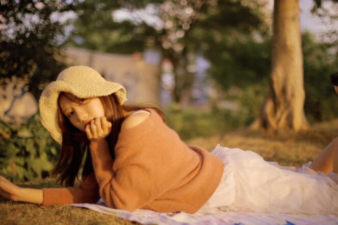 随着大学地域的不同,我们都几乎消失在彼此的世界