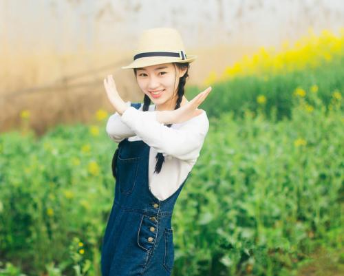 胆小鬼连幸福都害怕, 碰到棉花都会受伤。