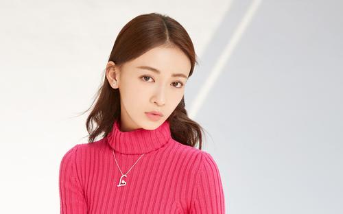 他有女朋友了,看起来很幸福