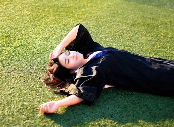 日子现在在我眼里已经不是一天天地过了