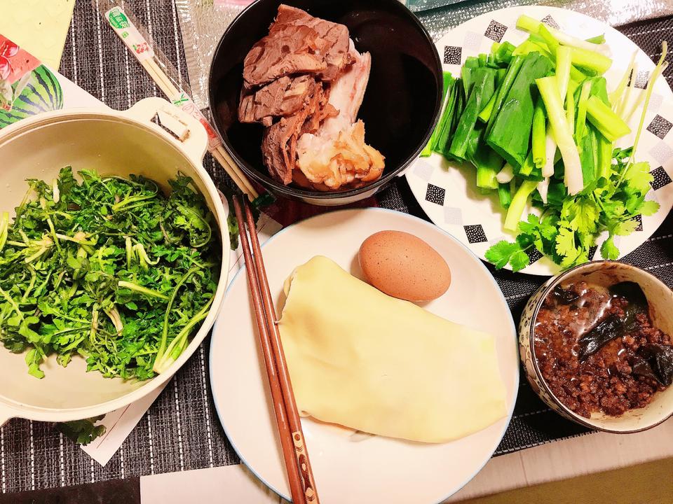我对现在的生活满意极了,除了还没有正式的工作和稳定的收入之外