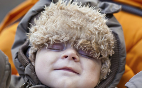 ����Ů����СҰ�����׶��ع�