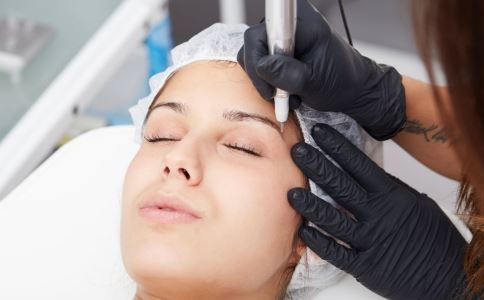 ��֬�������ڸ������������沿��Ӳ