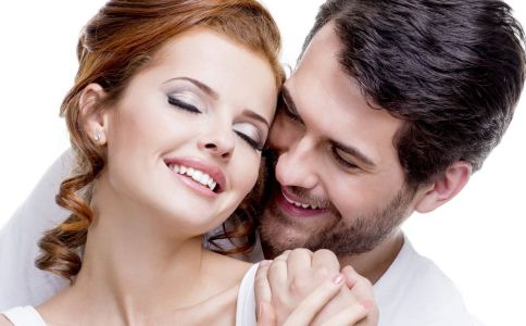 ¡°¶Ï±ÛÌìʹ¡±À×ÇìÑþ¼ÙÇ£ÊÖ ²»ÊÇÁµÈËÊÇÅóÓÑ