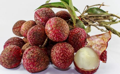 �ļ��и����Գ���֦��