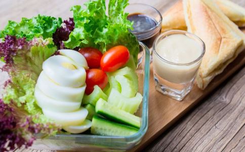 �����ͥӪ���еİ˸�����