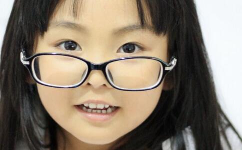 ¾³£³ÔÄÇЩʳÎï¿ÉÒÔÔ¤·À½üÊÓ