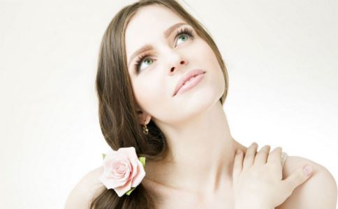 �˸�һ��Ů�Ը���������