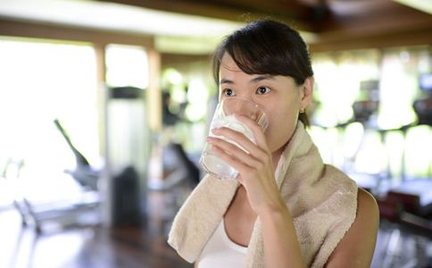 女人生病了指甲会变得不一样 大部分变这样